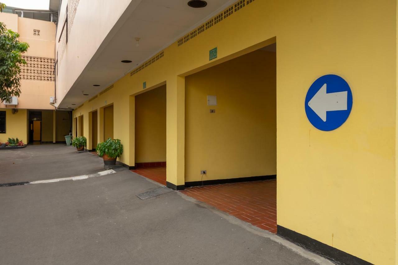 เรดดอร์ซ พลัส เนียร์ อังกอล Hotel จาการ์ตา ภายนอก รูปภาพ